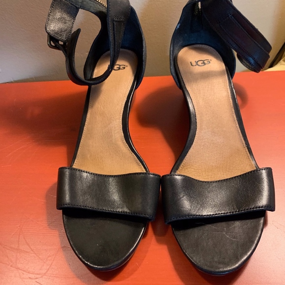 UGG Shoes - Ugg Leather Sandals UGG Shoes - Ugg Leather Sandals